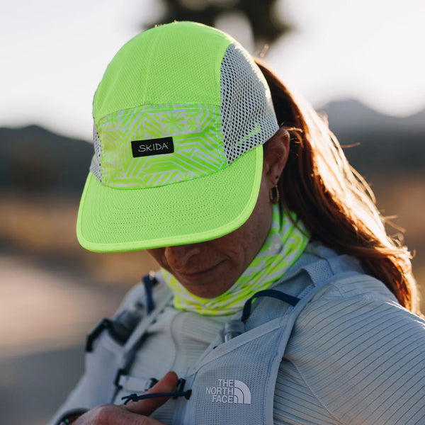 Lightweight Run Cap - Neon Waves